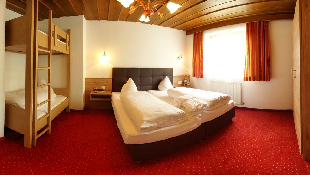Kinderhotel Laerchenhof Obsteig Pokoj fotografie